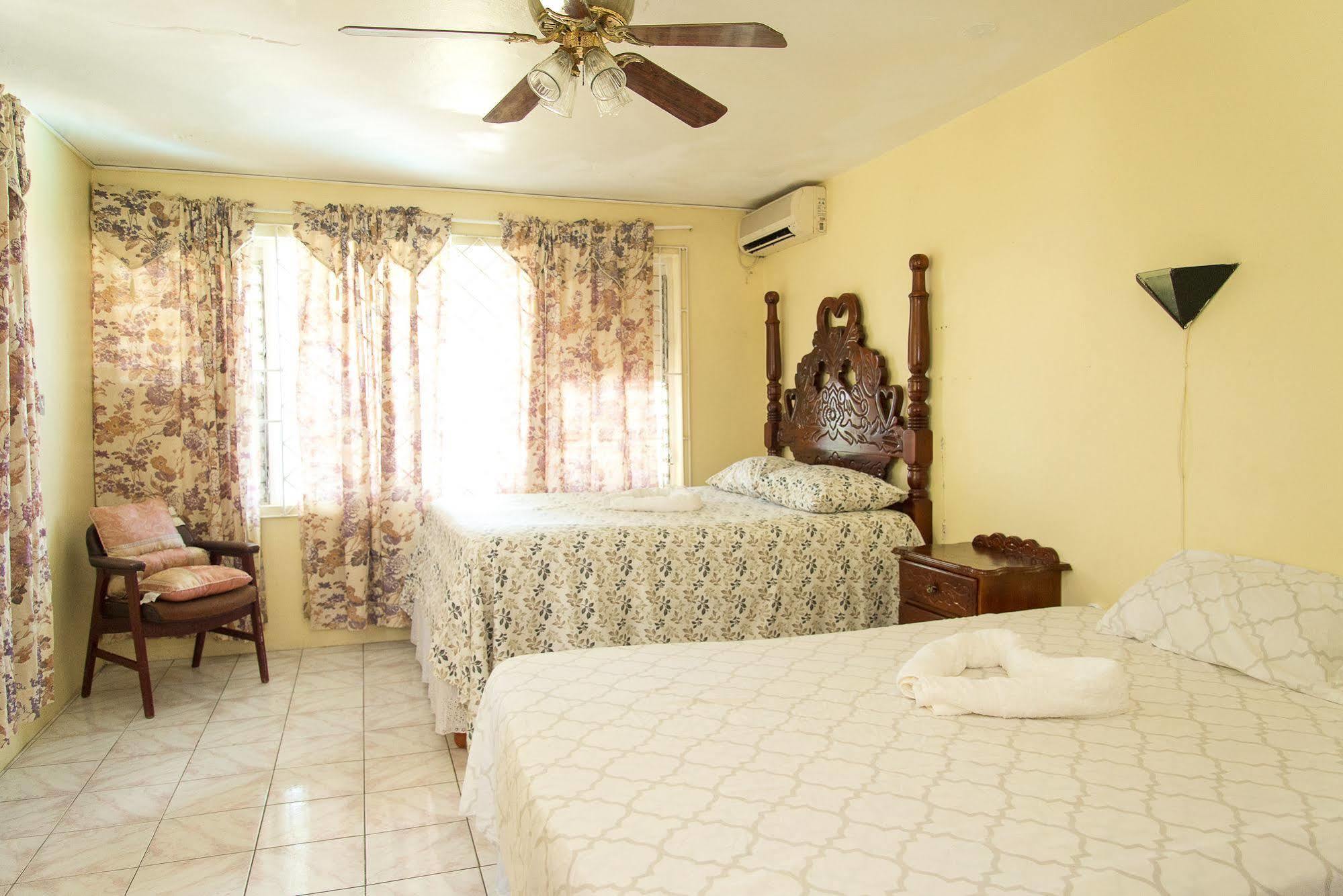 Villa Donna Inn Montego Bay Extérieur photo