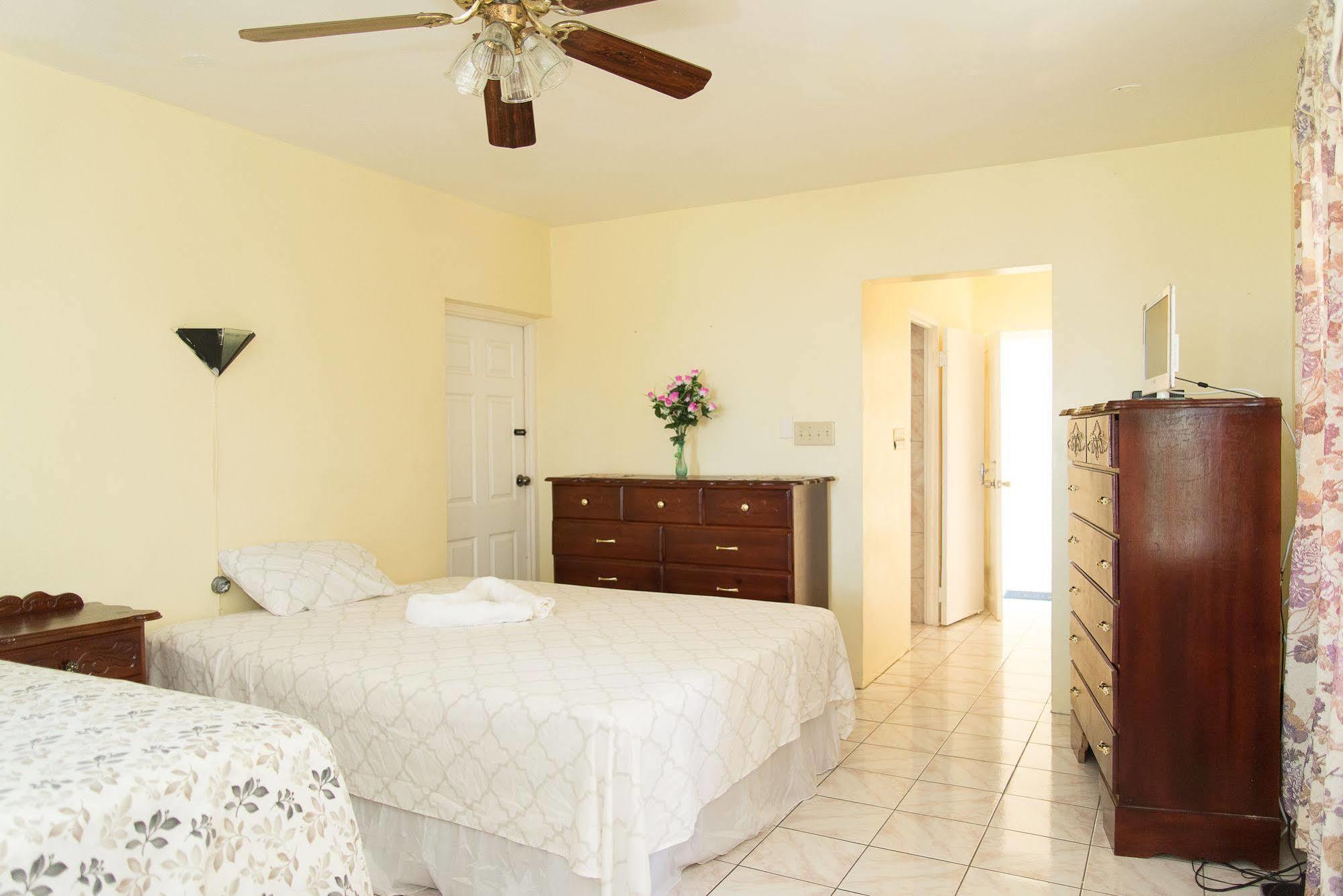 Villa Donna Inn Montego Bay Extérieur photo