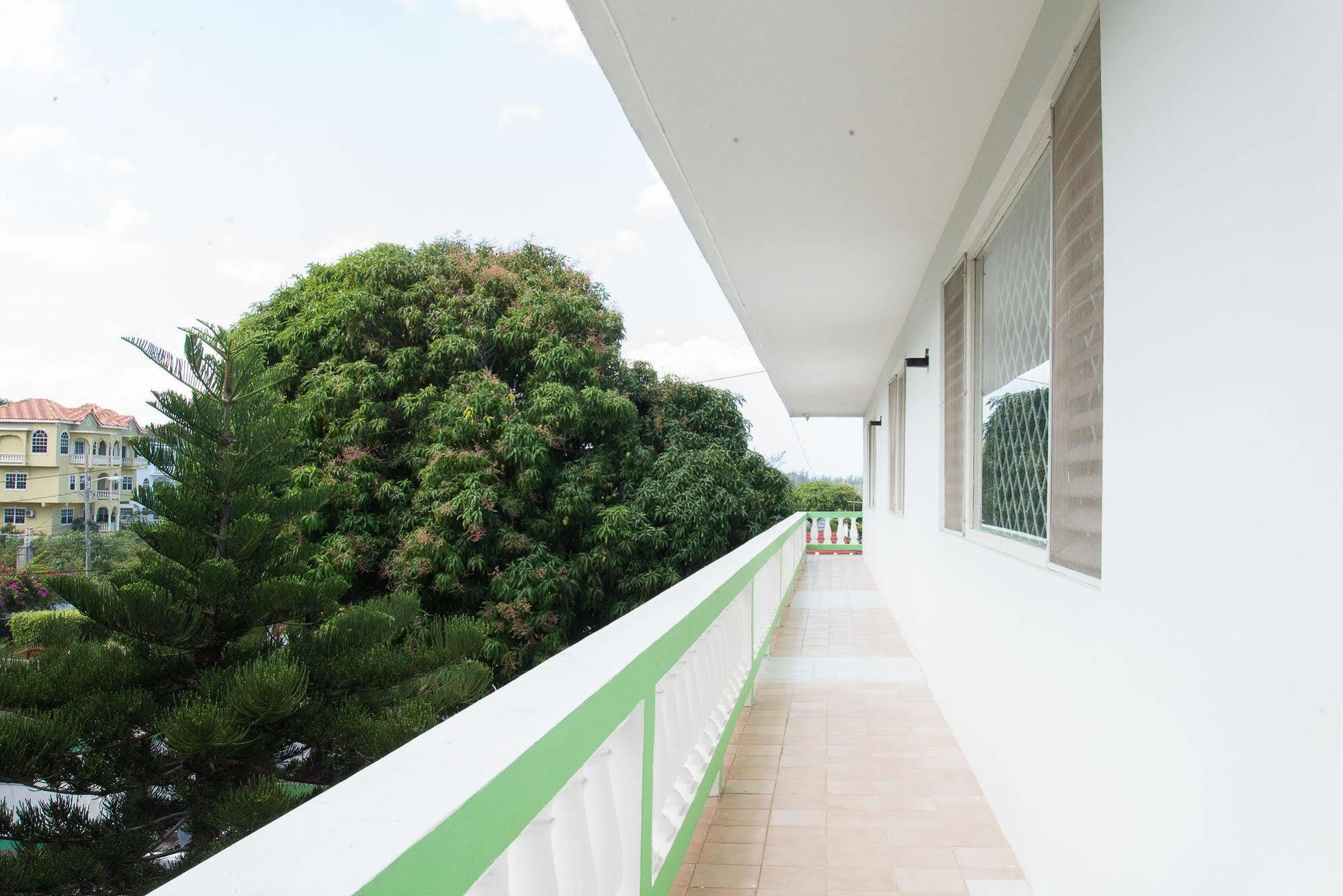 Villa Donna Inn Montego Bay Extérieur photo